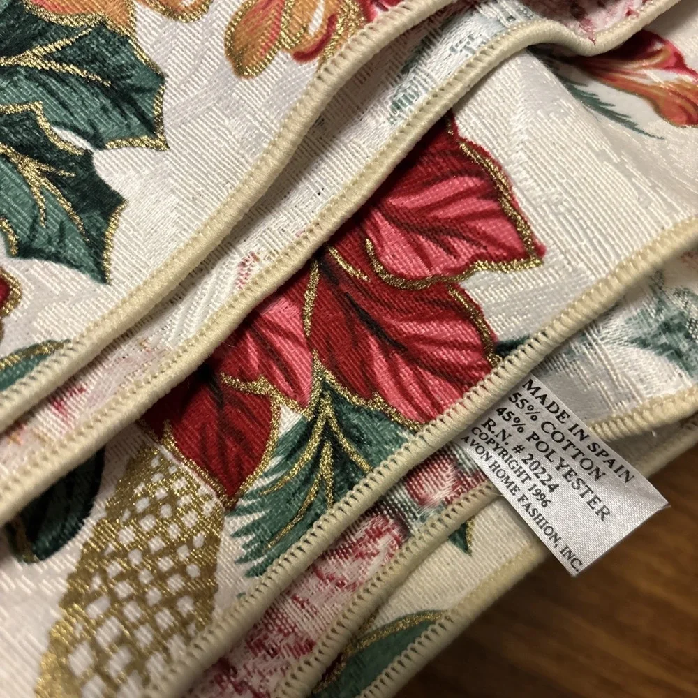 Vintage 1996 Avon Home Fashion Christmas Poinsettias Rectangle Tablecloth 59x105